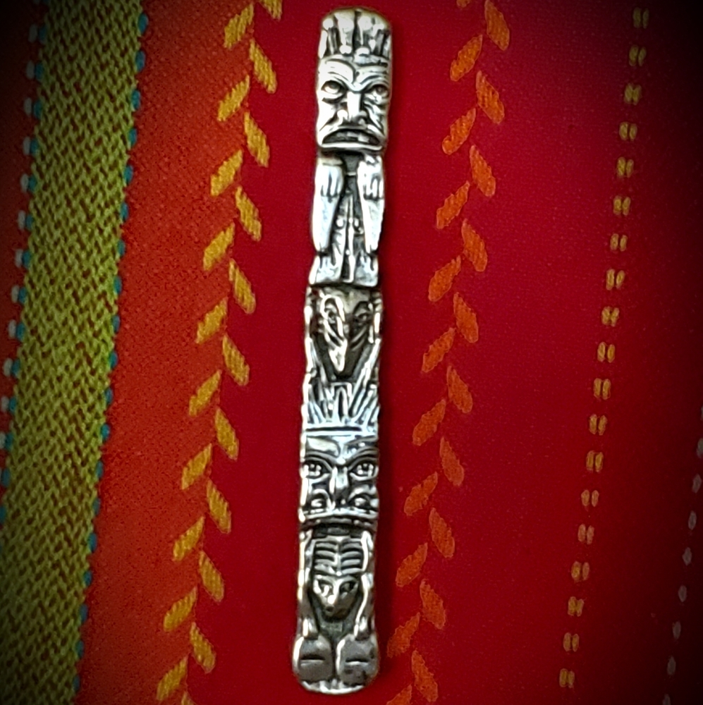 N.W. PACIFIC NATIVE AMERICAN BROOCH